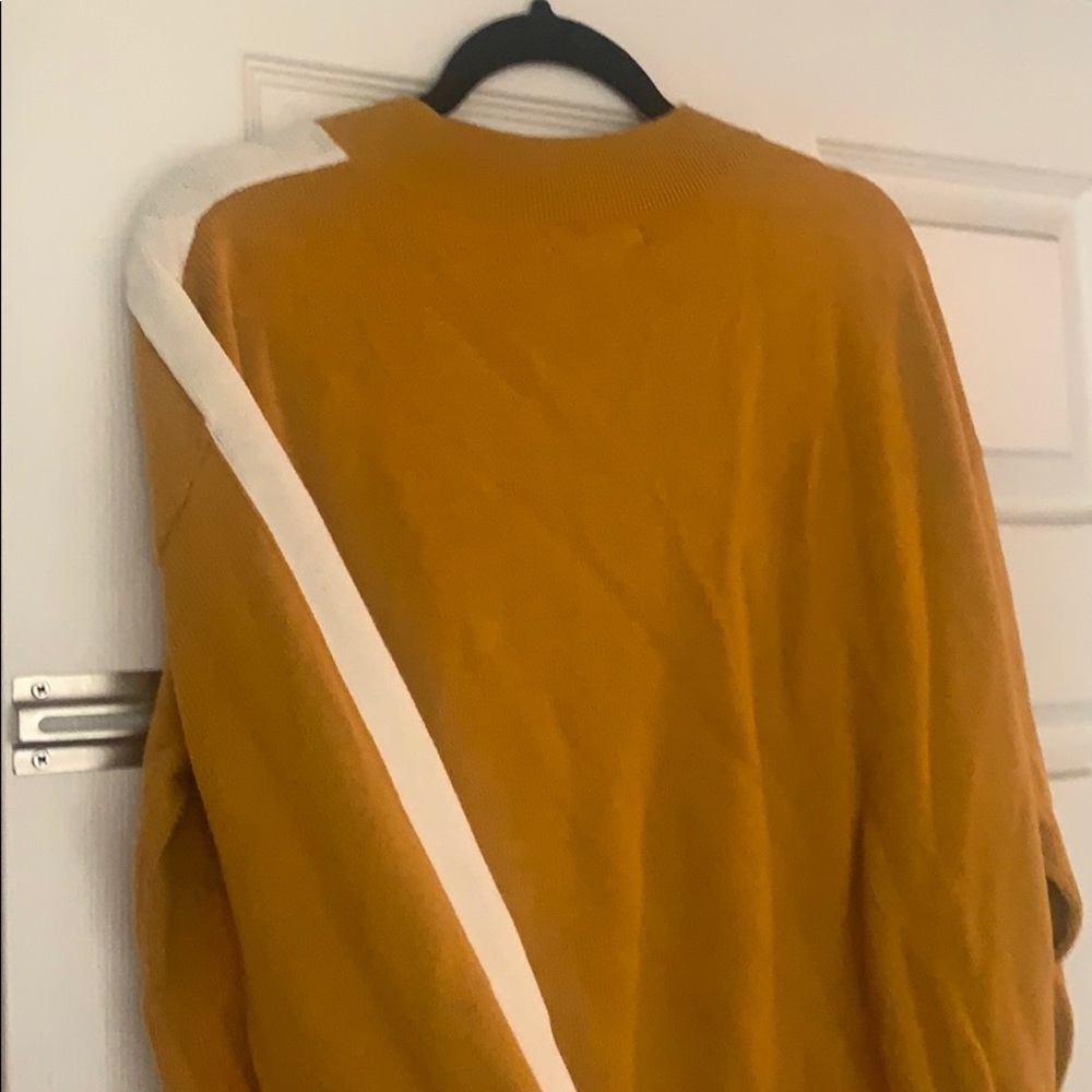 Sweater - Picture 6 of 8